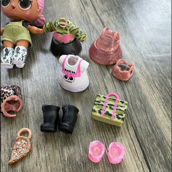 LOL Surprise Doll Jet Set QT Glam Club - Picture 3 of 6